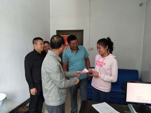 澄合分公司工會(huì)“助學(xué)圓夢(mèng) 愛(ài)滿金秋”活動(dòng)暖人心