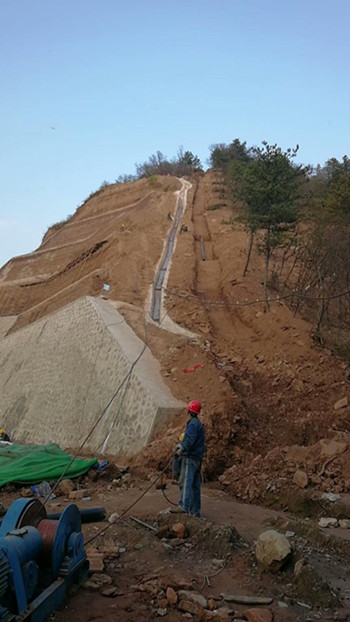 機(jī)電安裝公司冶坪煤礦高位水池輸水管道安裝工程有序進(jìn)行
