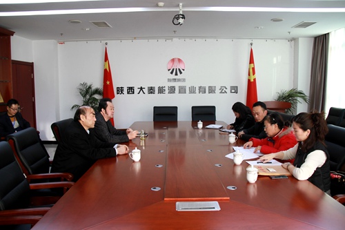 建設(shè)集團(tuán)副總經(jīng)理劉合理與陜西國實(shí)投資公司進(jìn)行地產(chǎn)項(xiàng)目洽談