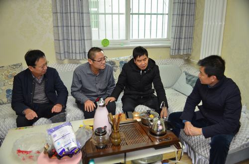 澄合分公司春節(jié)前慰問(wèn)困難職工