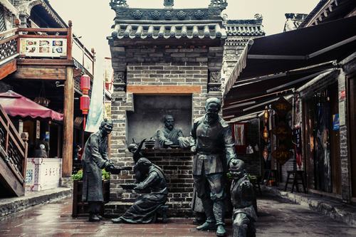 古城，春光里我向你走來