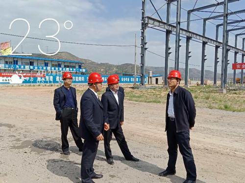 彬長集團(tuán)趙文革深入生產(chǎn)服務(wù)中心二期項(xiàng)目檢查指導(dǎo)工作