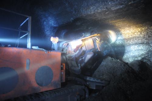 掘進(jìn)公司檸條塔北翼3-1膠運(yùn)大巷正式動(dòng)工