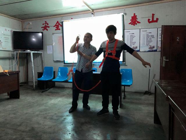 陜煤建設(shè)掘進(jìn)公司北翼項目部現(xiàn)身說教加強(qiáng)高空作業(yè)過程控制