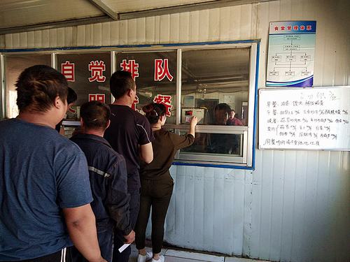 陜煤建設(shè)礦建二公司小保當(dāng)三項目部多措并舉 打造職工“放心食堂”