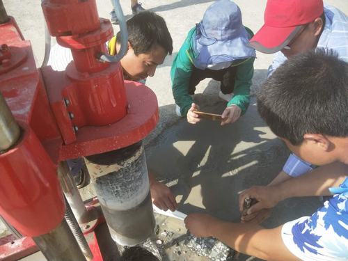 渭南市質(zhì)監(jiān)站檢查組深入G242大荔縣城過(guò)境段公路建設(shè)工程檢查指導(dǎo)工作