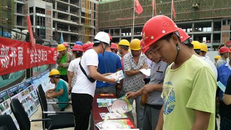 陜煤建設(shè)天工公司開展安全生產(chǎn)月咨詢活動(dòng)為安全生產(chǎn) “充電”