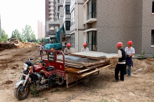 炎炎夏日，擋不住他們火一樣的工作熱情