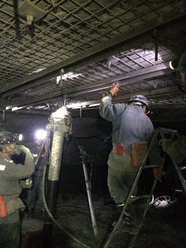 陜煤建設(shè)天工公司瑞能礦建項(xiàng)目部110采掘系統(tǒng)巷道順利貫通