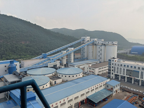 陜煤建設機電安裝公司承建的選煤廠塊煤倉旋轉(zhuǎn)溜槽拆除工程如火如荼