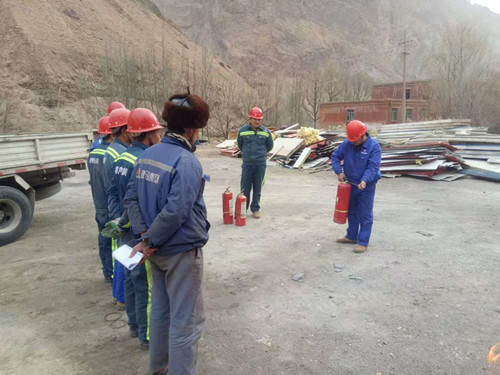 陜煤建設(shè)機(jī)電安裝公司酒鋼項(xiàng)目部組織消防日演練活動