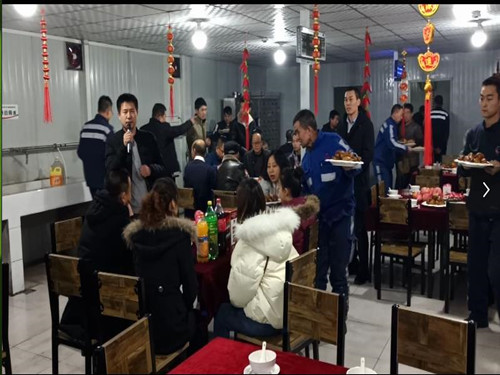 吃年夜飯看春晚—陜煤建設(shè)洗選煤運(yùn)營(yíng)公司干部職工歡歡喜喜過(guò)大年