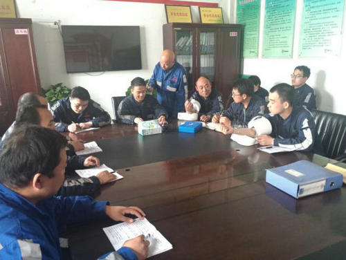 陜煤建設(shè)洗選煤運(yùn)營(yíng)公司洗煤廠：開(kāi)好班前會(huì)彈好安全“前奏曲”