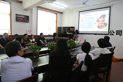 陜煤建設(shè)機(jī)電安裝公司開(kāi)展消防安全專項(xiàng)培訓(xùn)和應(yīng)急逃生演練