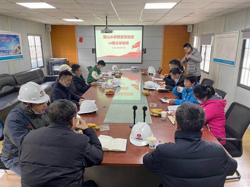 陜煤建設(shè)銅煤公司承建的西安藍山水岸（北區(qū)）6#樓順利通過主體驗收