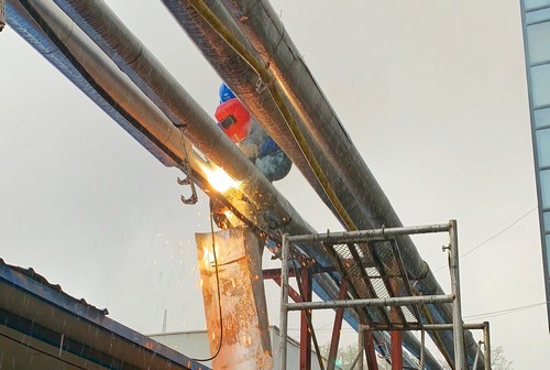 陜煤建設(shè)洗選煤運(yùn)營(yíng)公司第二項(xiàng)目部：安裝工人冒雨搶修 熱水管路恢復(fù)正常