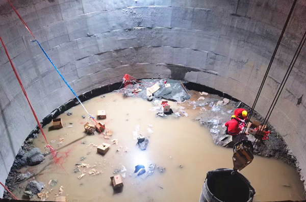 陜煤建設礦建三公司天山勝利隧道2號通風豎井打響項目建設“第一炮”