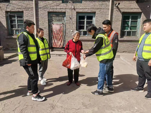 陜煤建設(shè)漢中分公司開(kāi)展“學(xué)雷鋒”義務(wù)勞動(dòng)活動(dòng)