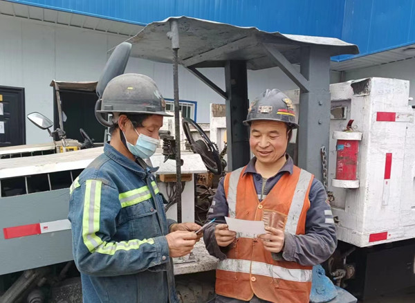 陜煤建設(shè)機(jī)電安裝公司建莊項(xiàng)目部：崗位“雙紅線” 告知卡接地氣