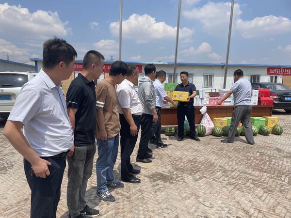 陜煤建設煤礦運營服務分公司：防暑慰問品送給一線建設者