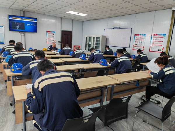 陜煤建設(shè)洗選煤運(yùn)營(yíng)公司紅柳林洗煤廠(chǎng)項(xiàng)目部：暢通機(jī)電“毛細(xì)血管，護(hù)好安全“大心臟”