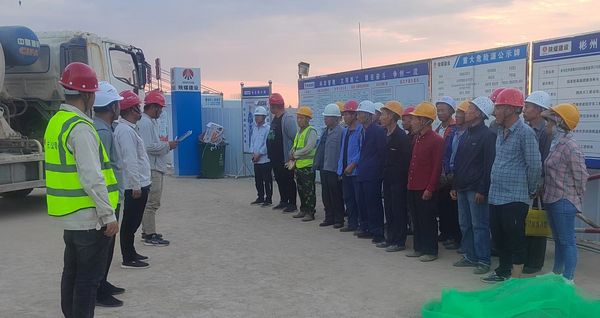 陜煤建設(shè)天工公司承建的彬長(zhǎng)低熱值煤660MW超超臨界CFB示范項(xiàng)目?jī)?chǔ)煤筒倉(cāng)滑模施工順利開滑