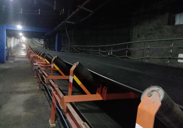 陜煤建設機電安裝公司神府項目部順槽膠帶機順利試運轉(zhuǎn)