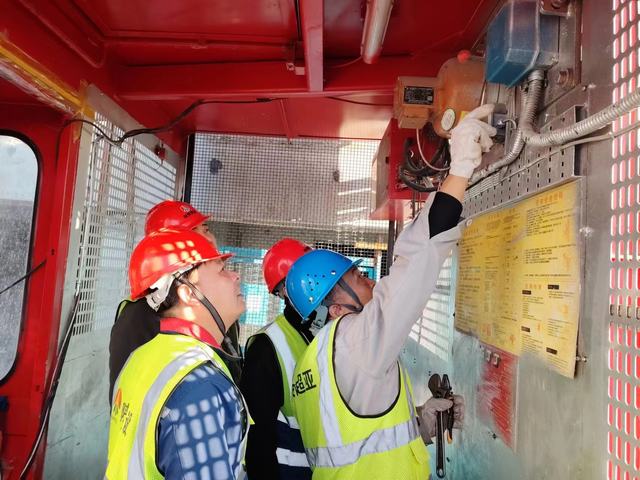 陜煤建設(shè)韓城分公司土建二項(xiàng)目部從“點(diǎn)線(xiàn)面”全面發(fā)力，推動(dòng)“百日安全”走深走實(shí)