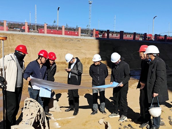 陜煤建設(shè)渭南分公司承建的小保當(dāng)選煤廠技術(shù)改造建設(shè)項(xiàng)目2號(hào)原煤倉樁基工程順利通過基坑驗(yàn)收