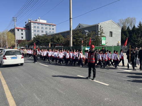 陜煤建設(shè)榆林公司第一項(xiàng)目部：開(kāi)啟“守護(hù)模式”為學(xué)子們安全保駕護(hù)航 踐行國(guó)企社會(huì)擔(dān)當(dāng)