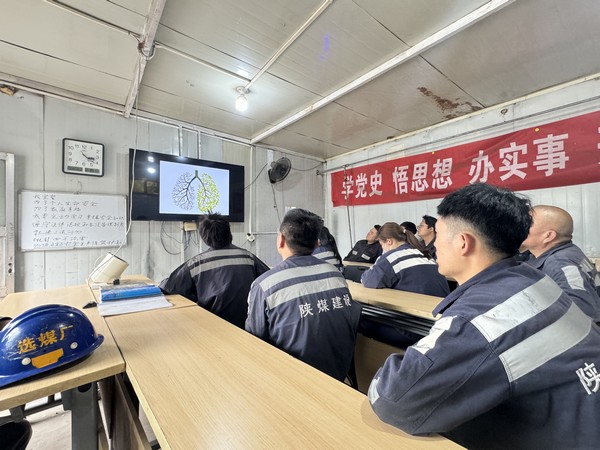 陜煤建設(shè)洗選煤運(yùn)營公司紅柳林洗煤廠項(xiàng)目部： 戒掉“一手煙”  拒絕“二手煙”