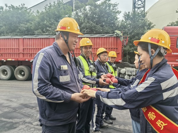 陜煤建設(shè)洗選煤運(yùn)營(yíng)公司開展“溫馨父親節(jié)，協(xié)管囑安全”活動(dòng)