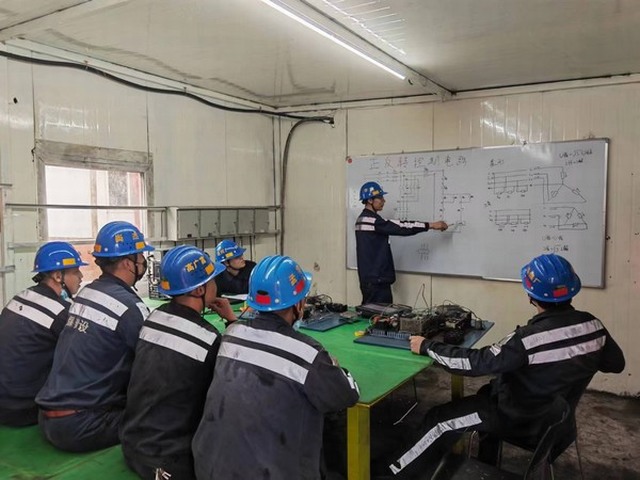 陜煤建設洗選煤運營公司紅柳林洗煤廠項目部：鑄就安全“銅錢鐵壁” 共繪國慶盛典“紅”圖