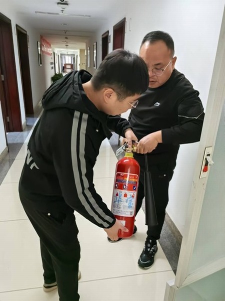 陜煤建設(shè)煤礦運(yùn)營服務(wù)分公司：積極開展“黨旗紅護(hù)安全·黨員行筑防線”主題活動