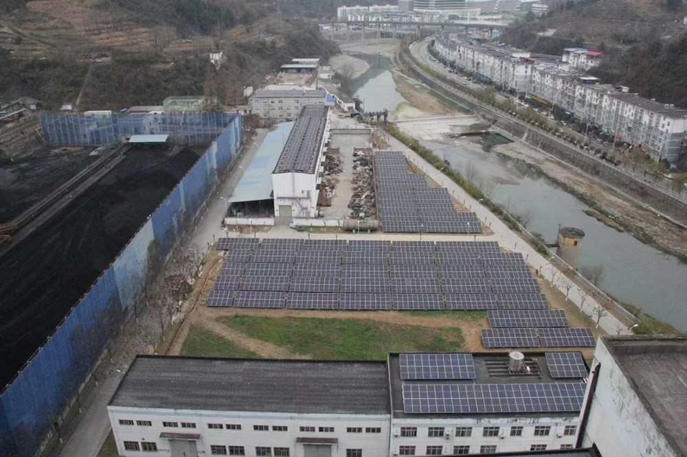 光伏發(fā)電啟新篇 綠色發(fā)展繪藍(lán)圖