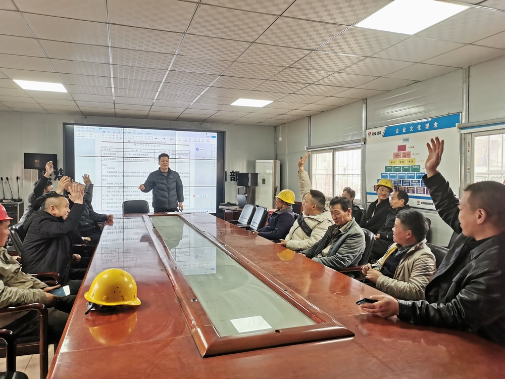 陜煤建設(shè)韓城分公司土建十一項(xiàng)目部：“花樣”班前會(huì)，彈好安全“前奏曲”