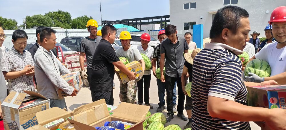 陜西彬長(zhǎng)胡家河礦業(yè)公司深入陜煤建設(shè)渭南分公司第三項(xiàng)目部慰問一線員工