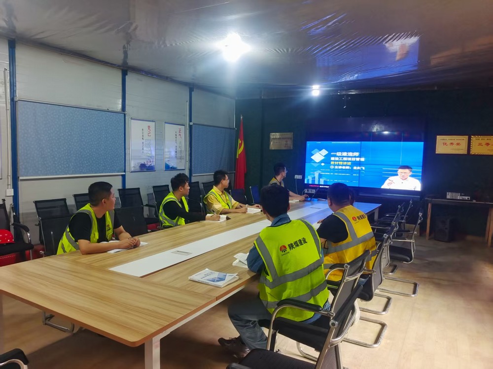 燈光映初心！陜煤建設(shè)銅煤公司基層職工備戰(zhàn)一建熱潮涌