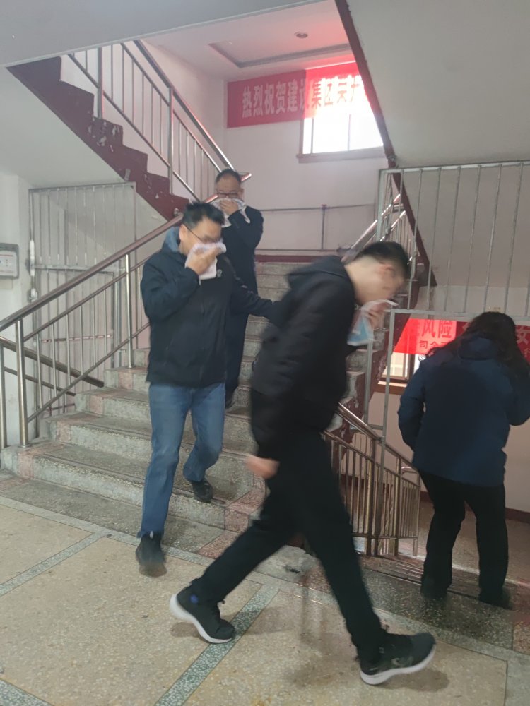 1分鐘生死時(shí)速，60人火線突圍