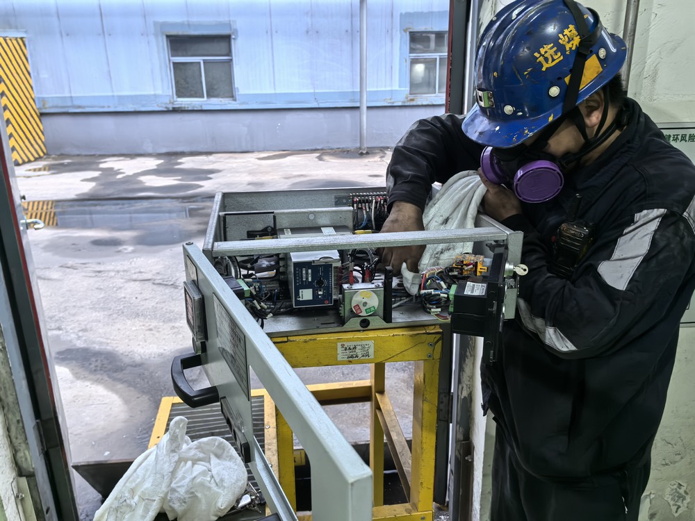 陜煤建設(shè)洗選煤運(yùn)營公司紅柳林洗煤廠項(xiàng)目部：以電為脈守崗盡責(zé)  精耕細(xì)作護(hù)航生產(chǎn)